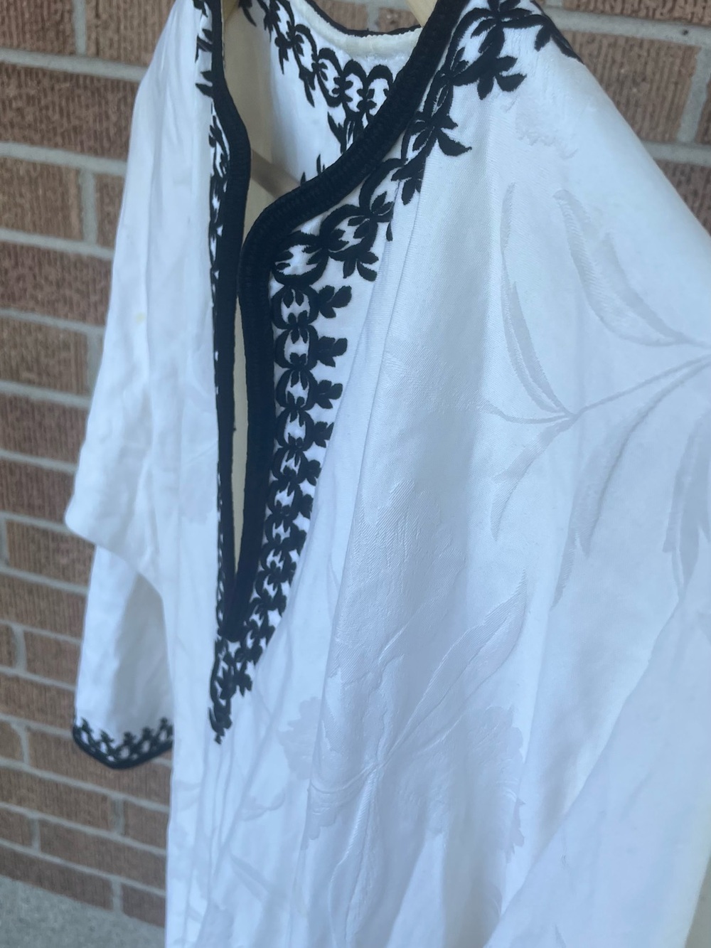 Women’s 100% silk thobe with Black Embroidered Trim